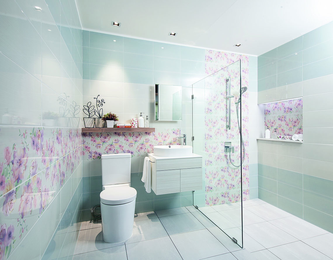 ตัวอย่างห้องน้ำสวย ลวดลายดอกไม้สีม่วง เบ่งบานในธรรมชาติ